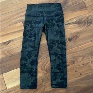 Camouflage lulu lemon crop yoga pant size 6